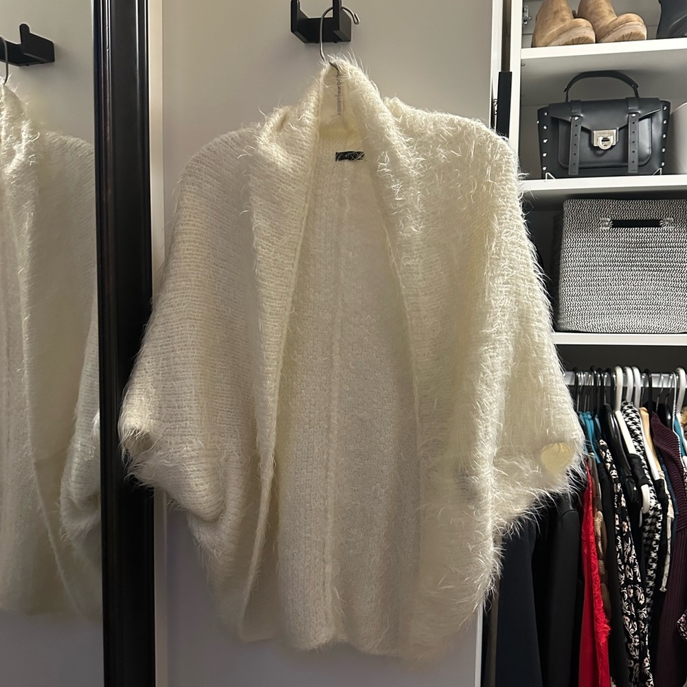 RW & CO fuzzy cream shawl, size can fits up to S/M
